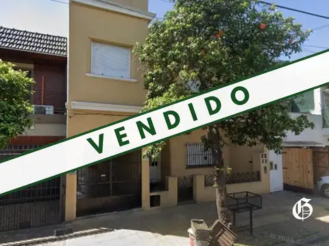 PH 3 ambientes en 1er piso. 2 Dormitorios. Balcon. Amplio patio. 110 m2 totales. Apto Credito.