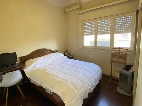 PH 3 ambientes en 1er piso. 2 Dormitorios. Balcon. Amplio patio. 110 m2 totales. Apto Credito.