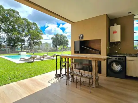 Casa 4 ambientes con 2 baños