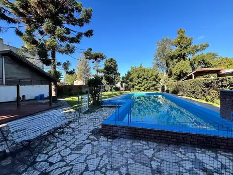 VENTA CASA 4 AMB PILETA, COCH, QUINCHO  V Udaondo