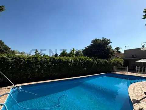 VENTA CASA 4 AMB EN LOTE PROPIO C/ JARDIN Y COCHERA