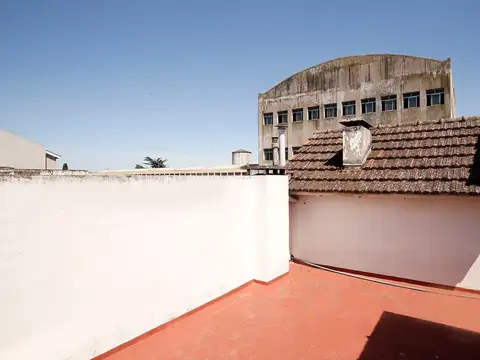 Casa 6 ambientes con 2 baños