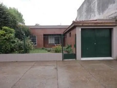 EXCELENTE CASA 6 AMBIENTES OPORTUNIDAD