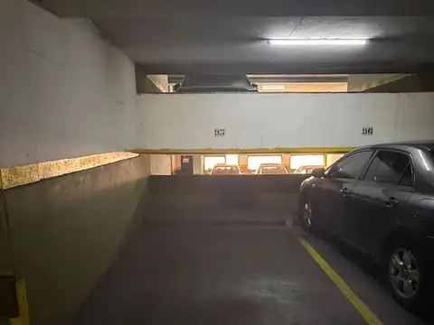 Cochera en Venta - Fija y Cubierta - Recoleta