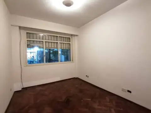 San Martin 453. 3 dormitorios  Frente Planta Baja Patio oportunidad