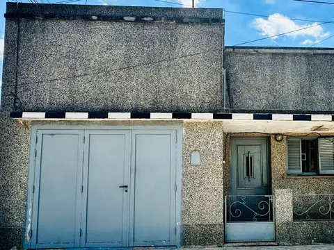CASA EN VENTA con garage + dpto