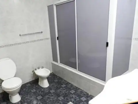 Casa 5 ambientes con 4 baños