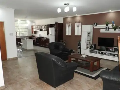 2 CASAS TOTALMENTE INDEPENDIENTES SOBRE LOTE DE 28 MTS, IDEAL MULTIFAMILIAR