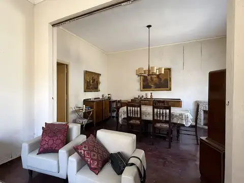 Casa 3 ambientes con Galpón. Lote 10 x 40