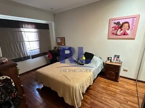 Onésimo Leguizamón 7200