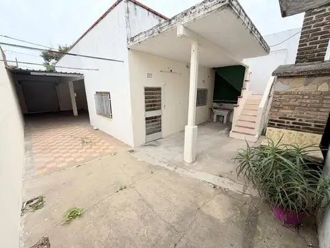 Casa en Alquiler con 1 cochera