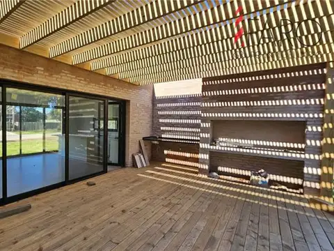 Casa a Estrenar en Barrio Pinares - Moderna, Luminosa y Funcional