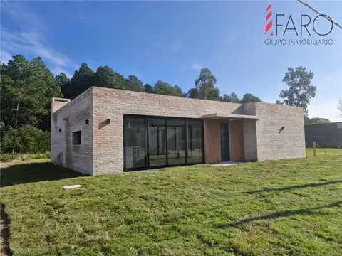 Casa a Estrenar en Barrio Pinares - Moderna, Luminosa y Funcional