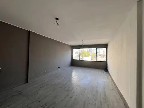 Almirante Guillermo Brown 700, Piso 2