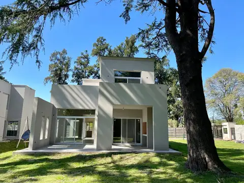 Casa en venta en Barrrio cerrado en Quintino Bocayuba  al 300, Benavidez, Tigre.