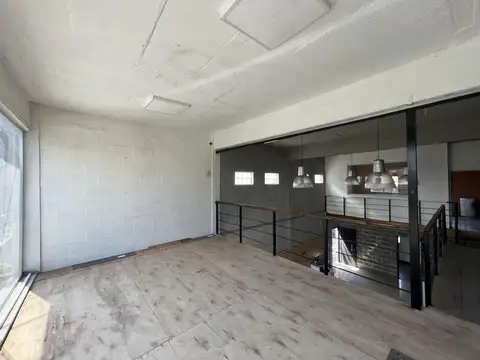 Local con depósito sobre colectora Acceso Oeste  oportunidad!