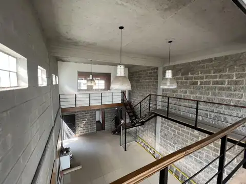 Local con depósito sobre colectora Acceso Oeste  oportunidad!