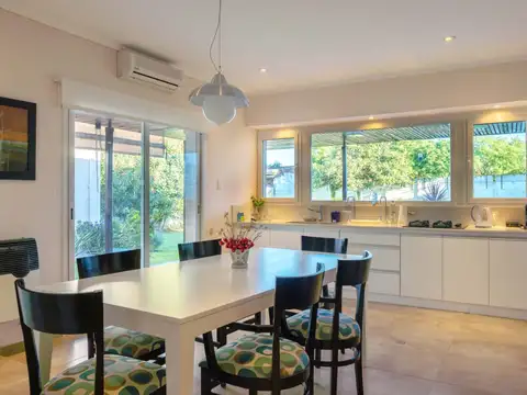 EXCELENTE CASA EN VENTA O PERMUTA POR INMUEBLE EN CABA