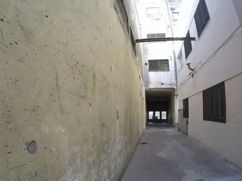 GRAN  GALPON CON DEPTO. (3) AMBIENTES