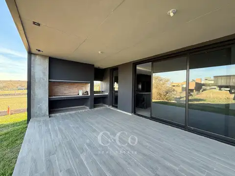 Venta Casa De Categoría A Estrenar En Barrio Cerrado “La Arbolada Hollywood” - Malagueño