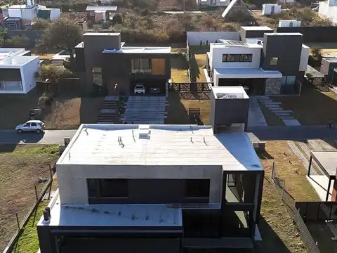 Casa en Venta en La Arbolada, USD 370.000