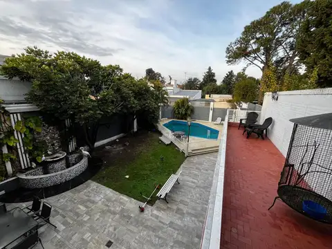 Casa en Venta con 4 cocheras