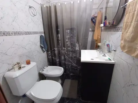 Casa 4 ambientes con 2 baños