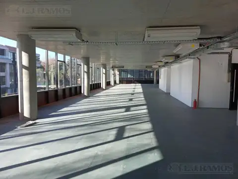 Alquiler de oficina de 127 m2 en San Isidro