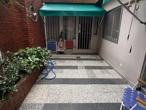 Impecable Departamento en venta de 3 ambientes en Belgrano planta baja con patio.