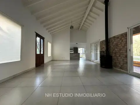 Casa 5 ambientes con 4 baños