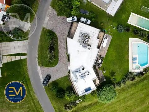 Casa 5 ambientes con 4 baños