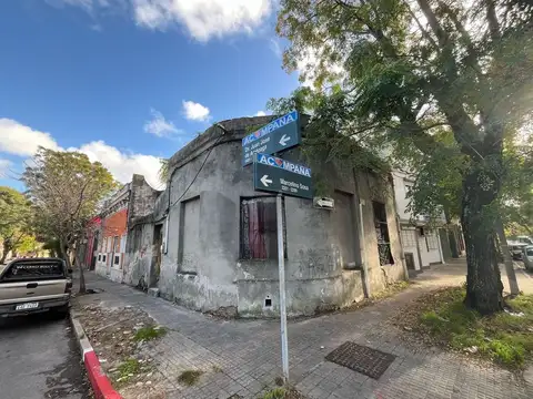 Venta Padrón único en Esquina Aguada