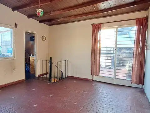 VENTA DEPARTAMENTO 3-4 AMBIENTES PATIO -TERRAZA PROPIA - SIN EXPENSAS  POMPEYA