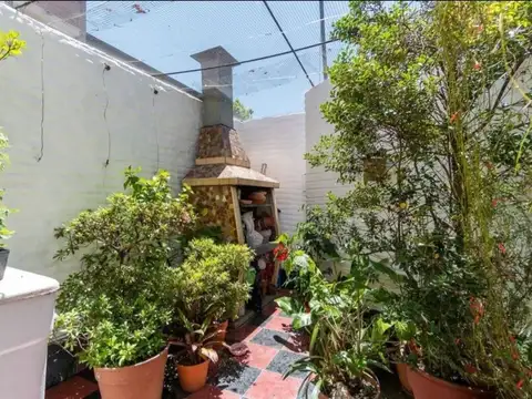 Venta PH 4 Amb. c/patio y Parrilla Saenz Peña