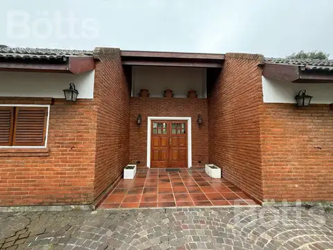 Casa 5 ambientes con 2 baños