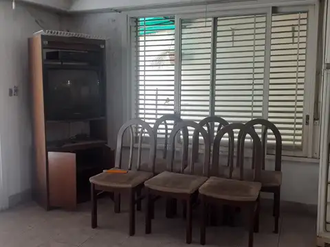 Amplio ph al frente todo en planta, con amplio fondo con parque