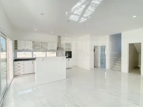 Casa a estrenar - 4 ambientes - Permuta - Lagos de Canning