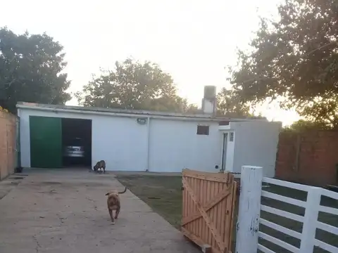 Galpon de 96 m2 sobre calle Quintana, Glew