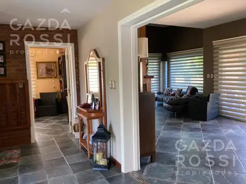 Casa en Venta con 2 cocheras