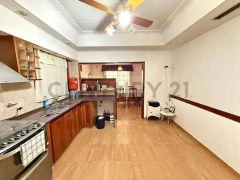 Casa en Venta con 4 cocheras