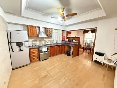 Casa 4 ambientes con 2 baños