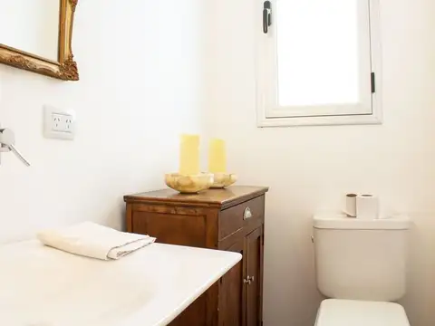 Casa en Alquiler con 4 cocheras