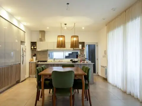 Casa en Alquiler en La Calera, USD 2.400