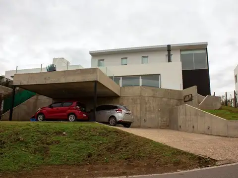 Casa en Alquiler de 4 dormitorios