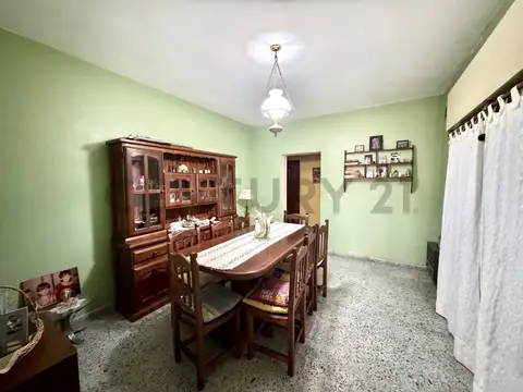 Casa en venta con proyecto de expansión en planta alta – Excelente ubicación en Barrio Las Malvinas