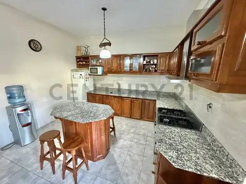 Casa 3 ambientes con 2 baños