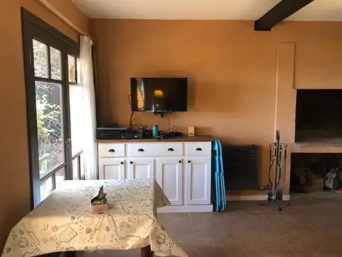 Casa 6 ambientes con 2 baños