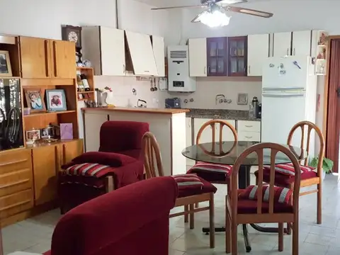 Casa 3 ambientes + local - Calabria y Fleming