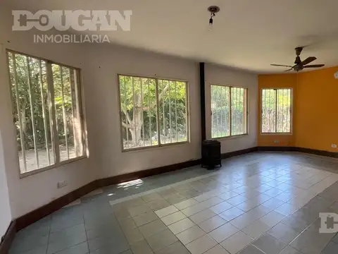 Casa 8 ambientes con 5 baños