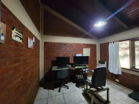 Casa 4 ambientes con 2 baños